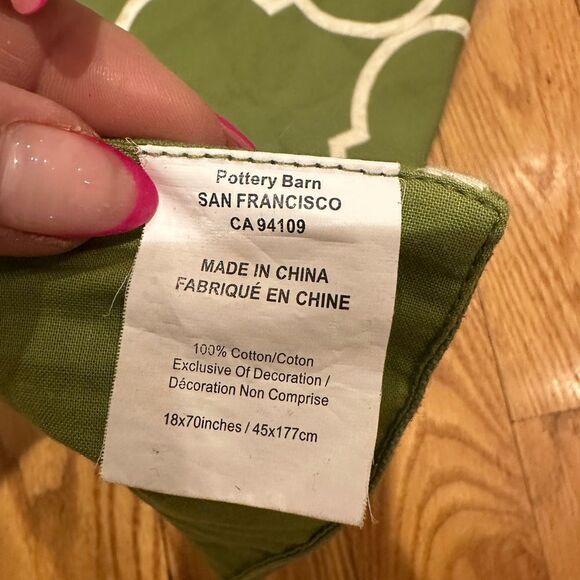 Pottery Barn Ogee Green Embroidered Table Runner - Picture 2 of 5